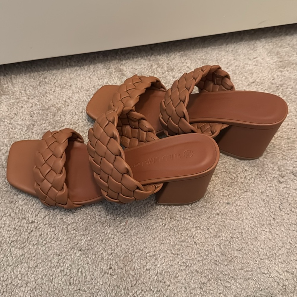 heels - Picture 4 of 6